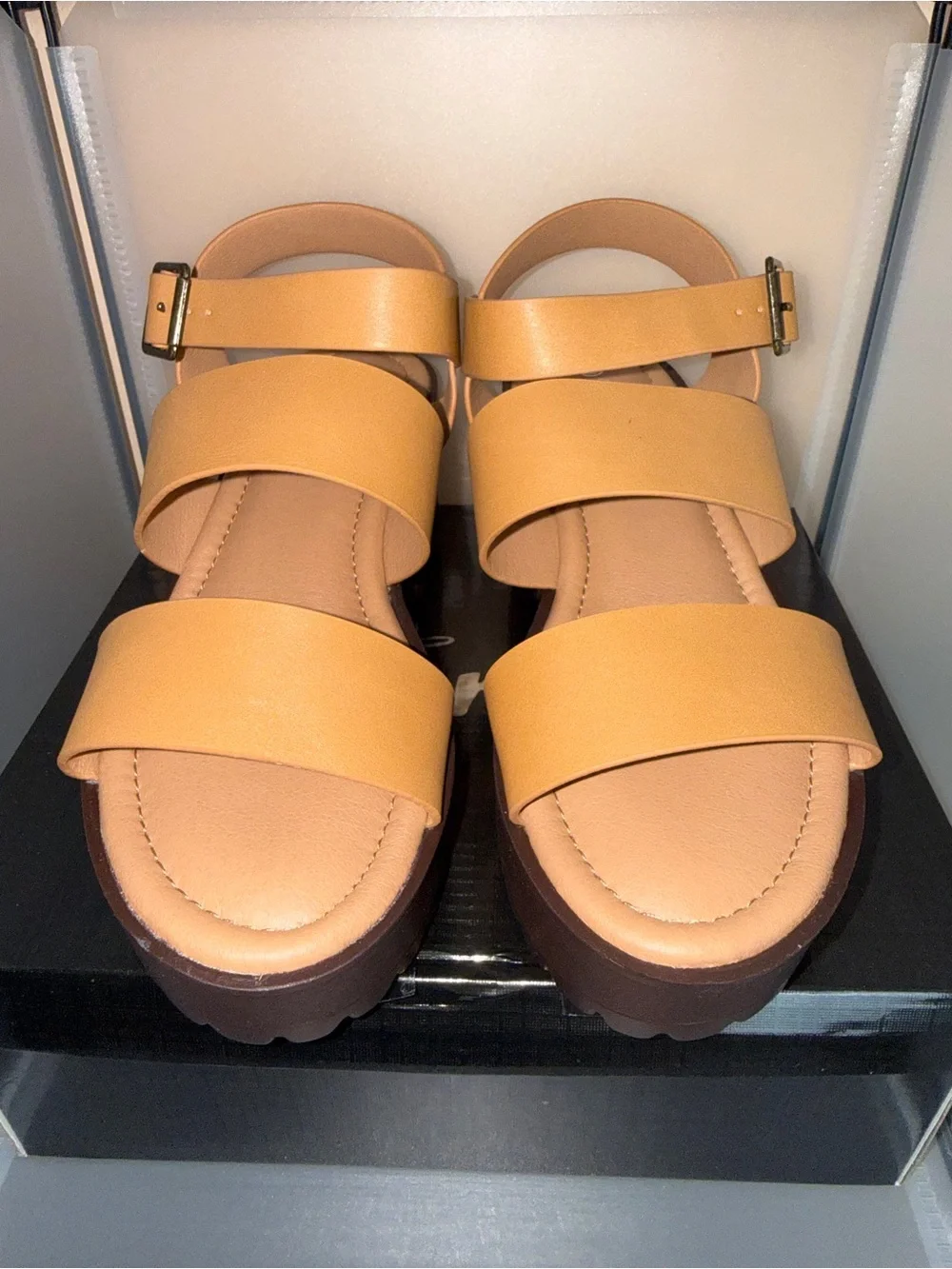 Forever Link Women’s Tan Strappy Buckle Platform Block Heel Sandals Size 6 New